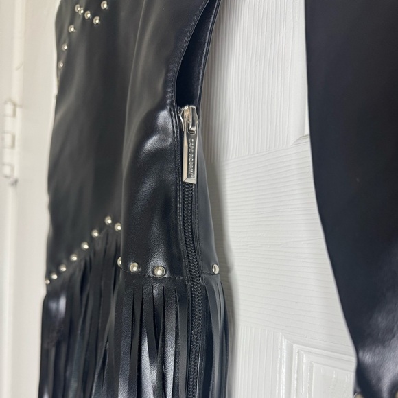 Black Fringe Knee-High Boots - Picture 4 of 5